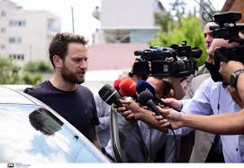 Για σημαντικές εξελίξεις ή ακόμη και ανατροπές που μπορούν να παρουσιαστούν στην υπόθεση της ληστείας μετά φόνου στα γλυκά νερά, γίνεται λόγος σε ρεπορτάζ του μega. Egklhma Sta Glyka Nera Ti Apanta O 32xronos Gia Thn Kata8esh Ths Psyxologoy