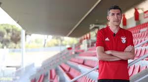 She starred in the telenovela o amor está no ar in 1997. Bruno Lage Esta Devidamente Preparado Para Voltar A Fazer Do Benfica Uma Familia Renascenca