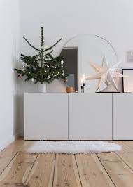 Design experts shows us how a true minimalist decorates. Scandinavian Christmas Tree Decorations Minimal Interior Design Rg Daily Blog 2 Rg Daily
