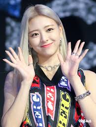 Yuna (유나) is a south korean singer under jyp entertainment. M í¬í†  Itzy ìžˆì§€ ìœ ë‚˜ ë§‰ë‚´ ë¯¸ëª¨ ë‹¬ë¼ë‹¬ë¼
