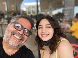 Domingo con mini me... Enamorado de mi hija❤️ #salomémonroig #glennmonroig