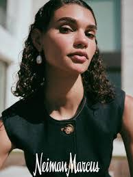 Lisa Storey's Instagram, Twitter & Facebook