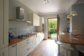 Cusine Renovation D Une Maison De Ville D Inspiration Art Deco Les Volumes Interieurs Ont Ete Preserves Et Les Materiau Cuisines Maison Maison Cusine Deco