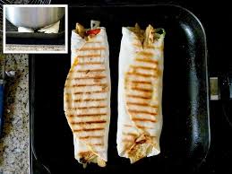 Agyptisches Rezept Fur Huhnchen Shawerma Leckerer Sandwich Mit Hausgemachten Pommes Und Knoblauchsosse Toum Agyptische Rezepte Essen Rezepte Schawarma Rezept