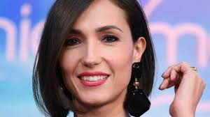 La conduttrice ed ex modella napoletana, dopo il terzo posto alla finalissima di salsomaggiore terme per miss. Caterina Balivo 20 Anni Fa La Foto A Miss Italia Conquista Tutti