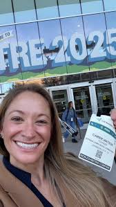 10 questions with Emma✨🪴 Get to know Emma Hendrix, our Marketing Intern!  Swipe to discover her favorite things about Green Loop and around Indy.  We're so grateful for an amazing intern💚