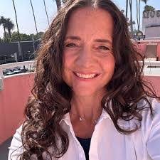 Lori Pieper's Instagram, Twitter & Facebook