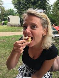 Gisteren weer te horen gekregen dat ik na het laatste bezoek in april bij  de neuroloog weer licht vooruit ben gegaan ondanks mijn operatie in mei.  Mijn neuroloog gaf aan dat het