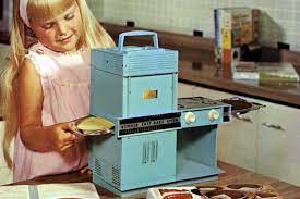 Easy Bake Ovens The Vintage Kitchen Toys That Let Kids Bake Their Own Mini Cakes Click Americana