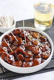 These Sweet And Spicy Kielbasa Bites Are Such An Easy Recipe Just 3 Simple Ingredients And They Re Ready In Aroun Keilbasa Recipes Easy Appetizer Recipes Food
