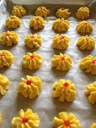 Hence the cookies will not be thin & crunchy. How To Make Dahlia Biscuits Kuih Semperit B C Guides