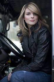 Thrilla From Wasilla Lisa Kelly On Irt Deadliest Roads Zap2it News Features Lisa Kelly Lisa Kelly Trucker Beauty Women