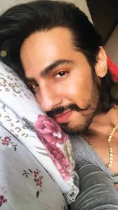 Lazying around this Saturday like 😴 Happy weekend guys! Coming up with a  cool jazzy dance video tomorrow at 12 pm ... till then 🛏😴