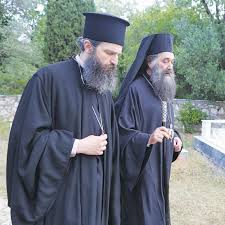 Το photostory των υπογραφών με σάσα. O Arhs Serbetalhs Ebale Ta Rasa Gia Na Ypody8ei Ton Agio Nektario Sthn Tainia Man Of God Espresso