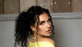 Lizzie Pope's Instagram, Twitter & Facebook