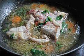 Masukkan akar daun sup lepas tu masukkan air. Sup Ikan Merah Yang Mudah Dan Sedap Azie Kitchen