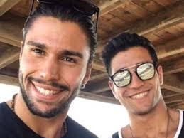 Gianmarco onestini y su hermano luca, como su defensor en los platós, han llamado la atención en esta nueva edición de 'gh vip'. Luca Onestini Il Conduttore Del Gh Vip Chiede Scusa Lui Risponde Cosi