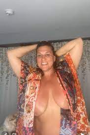 Those tan lines! : rmaturemilf