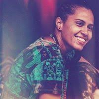 Larissa Mares (larissamares)