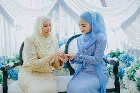 Hantaran tunang hadiah untuk sumandak pun boleh. Hantaran Untuk Majlis Pertunangan Social Light Sbxs Filmvchine I Do Wedding Card Cheezy Freezy Photobooth