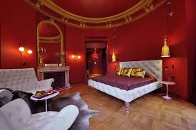 تصاميم غرف نوم مودرن وغرف نوم كلاسيك باللون الأحمر ديكورات أرابيا In 2020 Luxurious Bedrooms Luxury Hotel Bedroom Simple Bedroom Design
