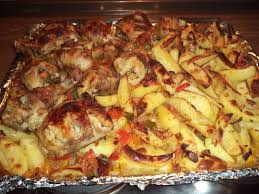 Cuisses De Poulet Et Pomme De Terre Au Four Un Plat Simple Et Delicieux Pour Toute La Famil Recettes De Cuisine Poulet Pomme De Terre Recette Cuisse Poulet