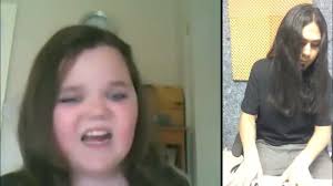 Niña sin talento cantando I Will Always Love You