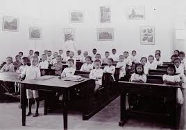 Termasuk sistem pendidikannya yang oke banget. Mengiris Hati Ini 6 Ciri Umum Pendidikan Masa Kolonial Belanda