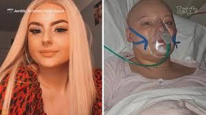 Kelly Ewing's Instagram, Twitter & Facebook