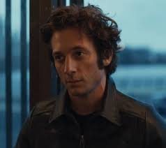 Jeremy Allen White's resemblance to Barry Manilow