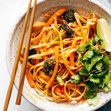 Red Curry Noodles Pinch Of Yum Recipe Curry Noodles Red Curry Sauce Veggie Recipes