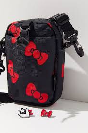 J a couple more clutches n cross~body bags left ! Adorable Hands Free Mini Bag Options That Are Not A Waistbag