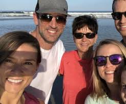 Aaron Rodgers, Danica Patrick go public with Daytona 500 photo, kiss