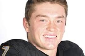 NATIONAL SIGNING DAY 2019: Athletes around metro sign national letters of  intent to play college football