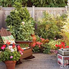 Elaborate, practical and simple garden ideas are in no short supply thanks to an increasing number of green thumb gardeners seeking tips and advice to perfect their outdoor space. Before And After Small Garden Makeover Garden Makeover Small Garden Backyard