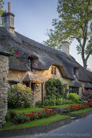 Thatch Roof Cottage In Broad Campden The Cotswolds Gloucestershire England C Brian Jannsen Photograph Cottages Anglais Jardins Champetres Maisons De Charme