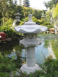 Yukimi Auf Saule A Japanische Steinlaterne Koi Teich Garten Ideen Gestaltung Garten Deko Garten Dekoration G Japanische Steinlaternen Steinlaterne Deko Natur