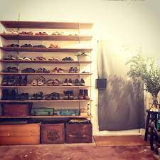 靴屋さんやショップがお手本 玄関オープン収納アイデア 収納 リノベーション オープン棚 収納 アイデア