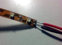 Şerit led'leri test etmek için multimetrenin uçlarını led'in bakır noktalarına dokundur. Serit Led Nasil Baglanir Kara Blog