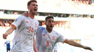 Sverige spelar oavgjort mot polen samtidigt som spanien vinner mot slovakien med högst ett mål och om sverige gör lika många mål som spanien i den avslutande matchen och sverige slutar på lägre. Kbpybeyhacrvum