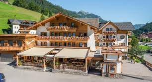 Hotel auhof is located at auweg 14, 0.7 miles from the center of schruns. Familienurlaub Im Salzburger Land Hotel Auhof Grossarl
