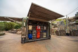 The credit card machines in galaxy's edge are really neat looking and make it really easy to take your wallet out for all the cool merchandise you can buy: Batuuan Spira Star Wars Galaxy S Edge Gift Card Back In Stock At Disneyland
