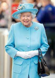 Queen Elizabeth Ii Prefers 1 Well Known Designer For Scarves