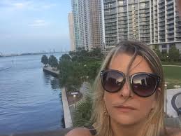 A história de vida de Andreia Abud: A rainha da “Viloteca”