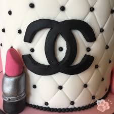 Makeup cake ou comment allier gourmandise et beauté. Gateau Maquillage Girly Et Chic La Pate D Amanda