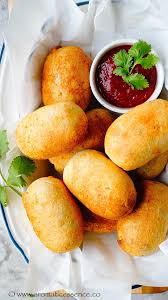 Indian Bread Potato Rolls A Crispy And Crunchy Snack That S Perfect To Satiate Those Small Mid Afternoon Food Bread Roll Recipe Indian Air Fryer Recipes Easy