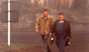 Úsměvný film vypráví ne jeden, ale hned několik příběhů. Vesnicko Ma Strediskova Hlasky Ze Zivota Socialisticke Vesnicky Doslova Zlidovely Topzine Cz