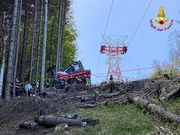 The cavalese cable car disaster of 1998 (as distinct from a cable car disaster in the same location in 1976), occurred on 3 february 1998 near the italian 3 febbraio 1998 strage del cermis: D9affelk6tvb8m