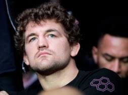 Brewers pay tribute to Bob Uecker in first home game since his passing