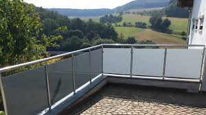 Aluminium Gelander Mit Vsg Anthrazit Blickdicht Glas Von Oben Befestigt Unser Je Nach Sonneneinstrahlung Changierendes Aluminium Sonneneinstrahlung Blickdicht